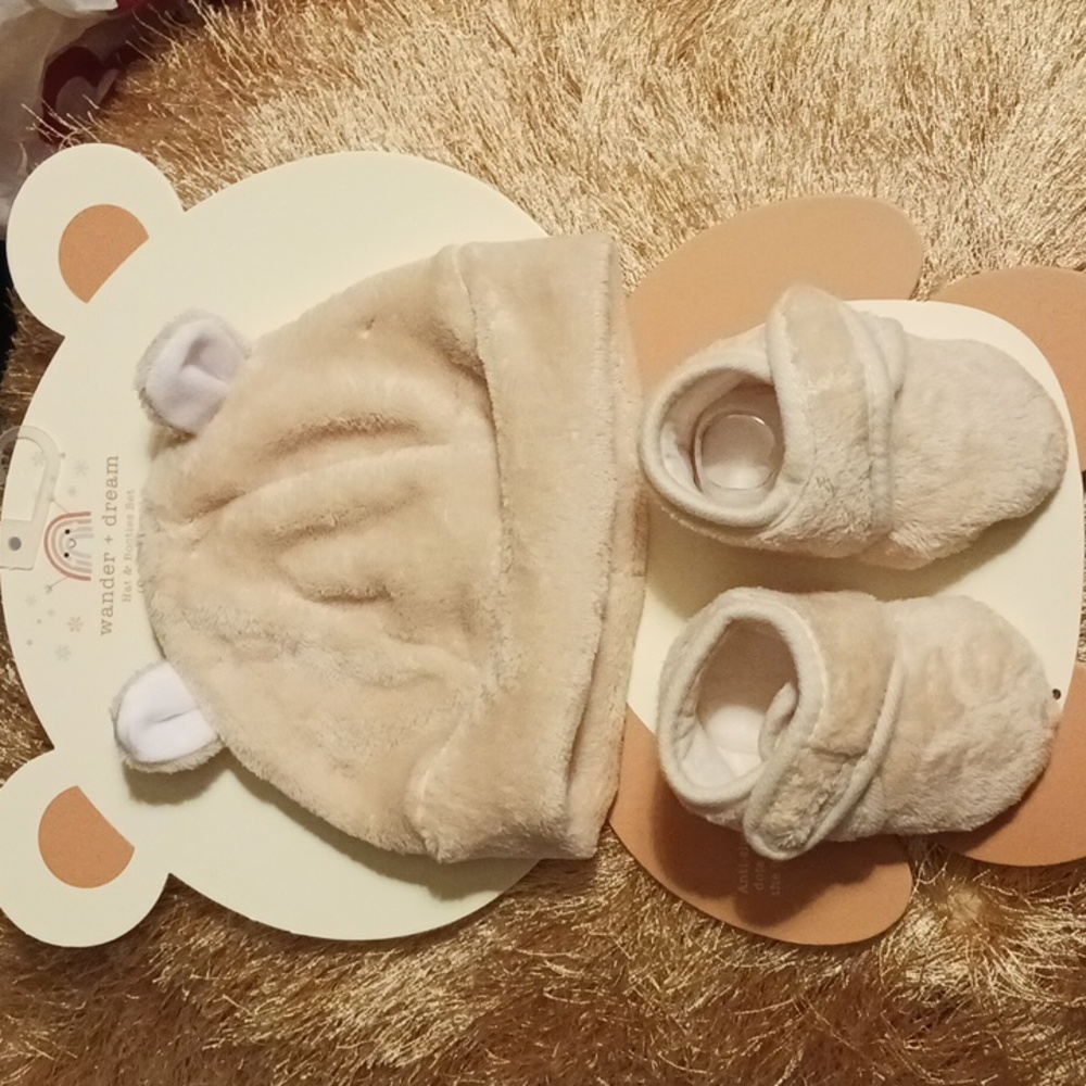 WANDER + DREAM INFANT HAT & BOOTIE SET 0-24 MONTHS